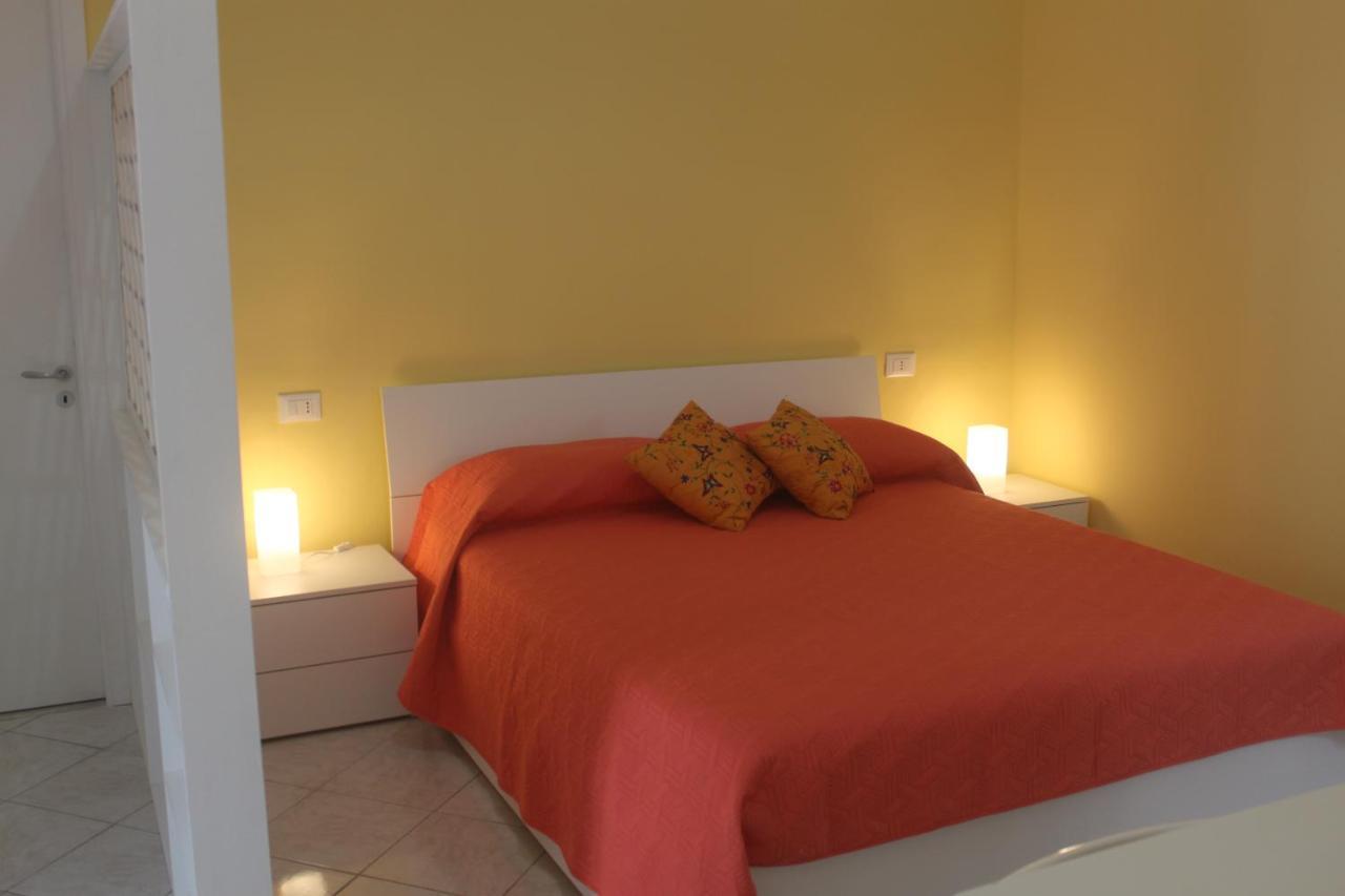 Camere Dieci Maggio- Beb Dory, Nemo, Guizzo Ponza Exterior photo