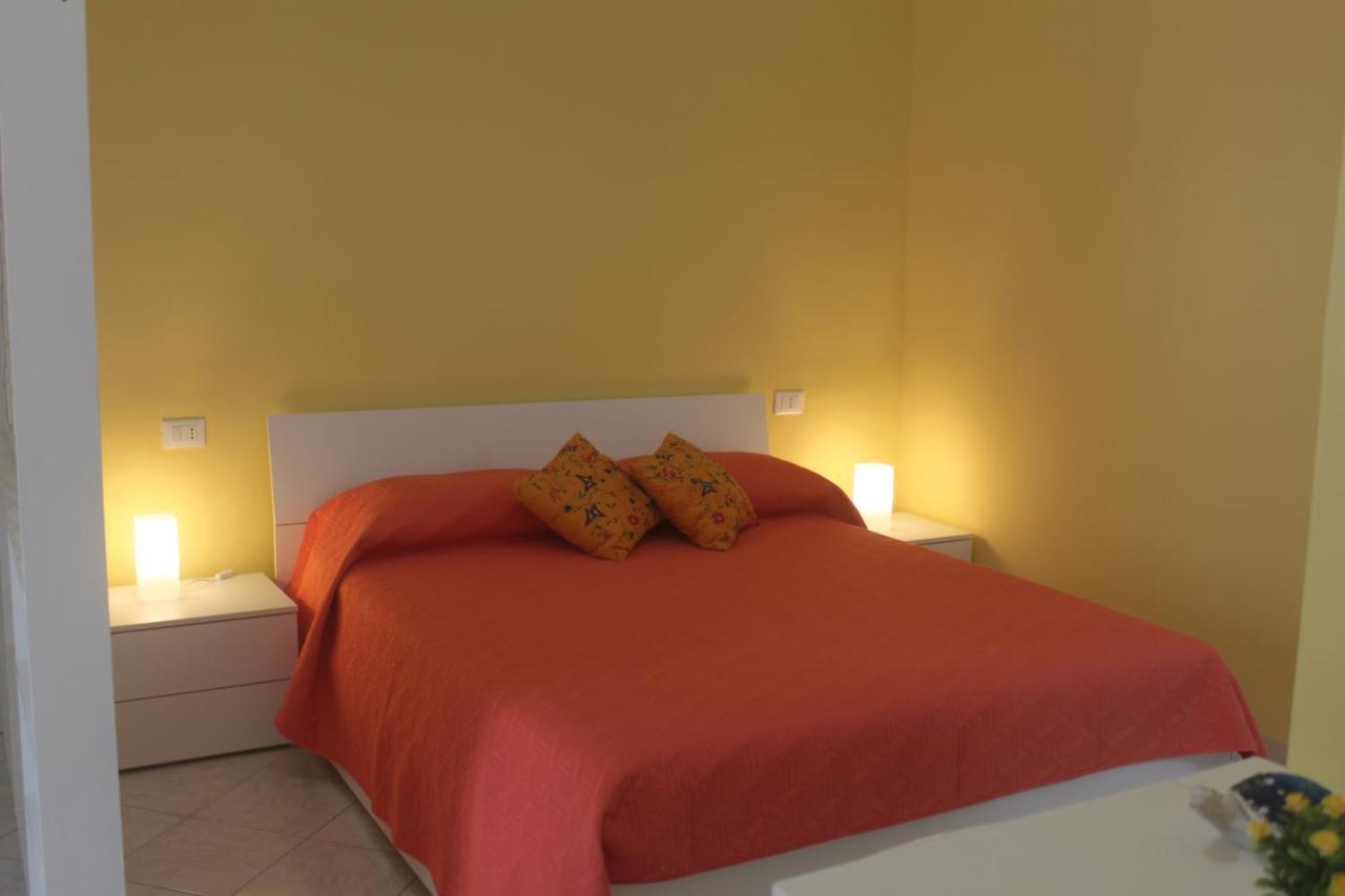 Camere Dieci Maggio- Beb Dory, Nemo, Guizzo Ponza Exterior photo